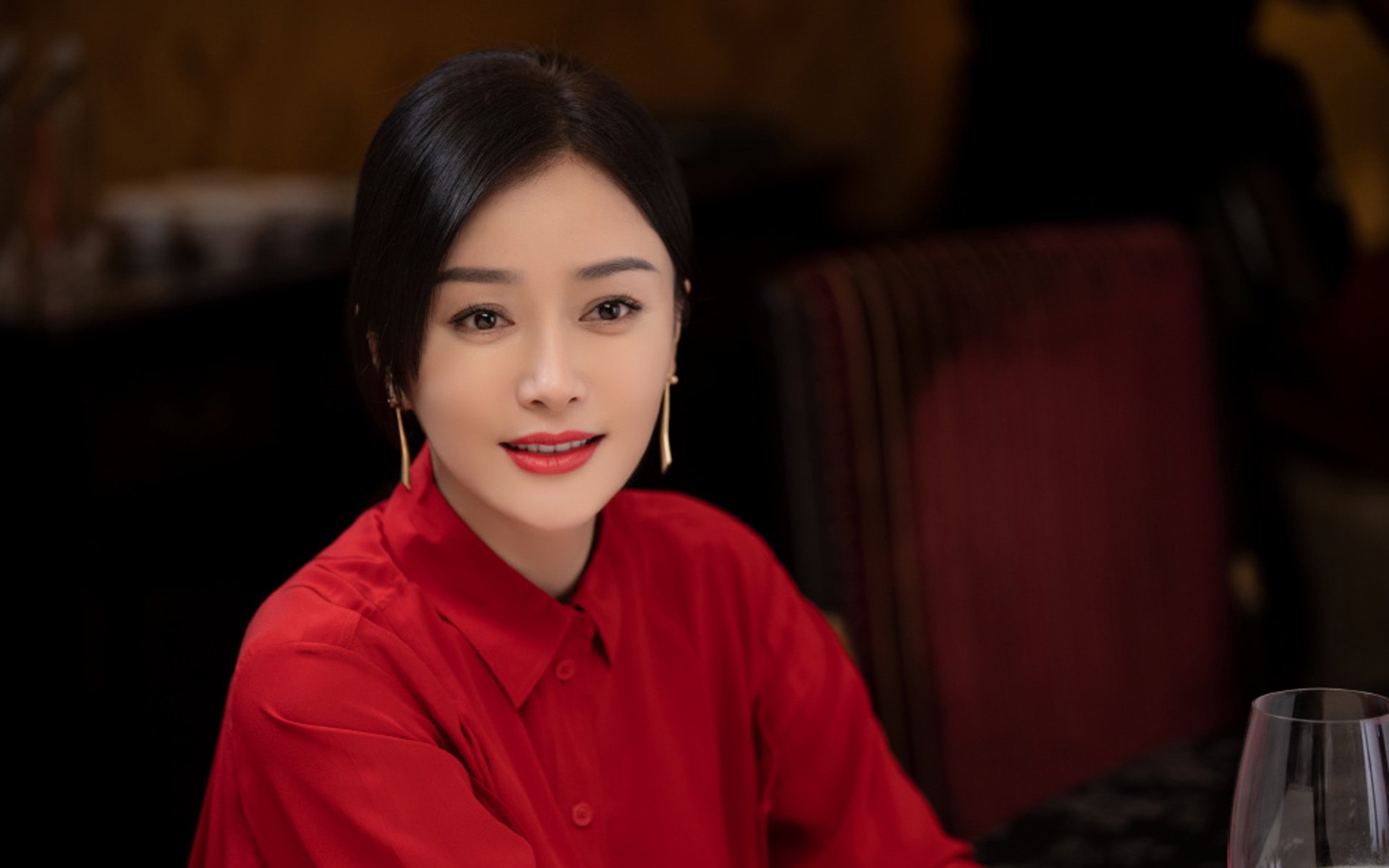 比利时骑手拉里萨·保利斯在2024年巴黎奥运会盛装舞步比赛中获得第七名，展现出色表现。